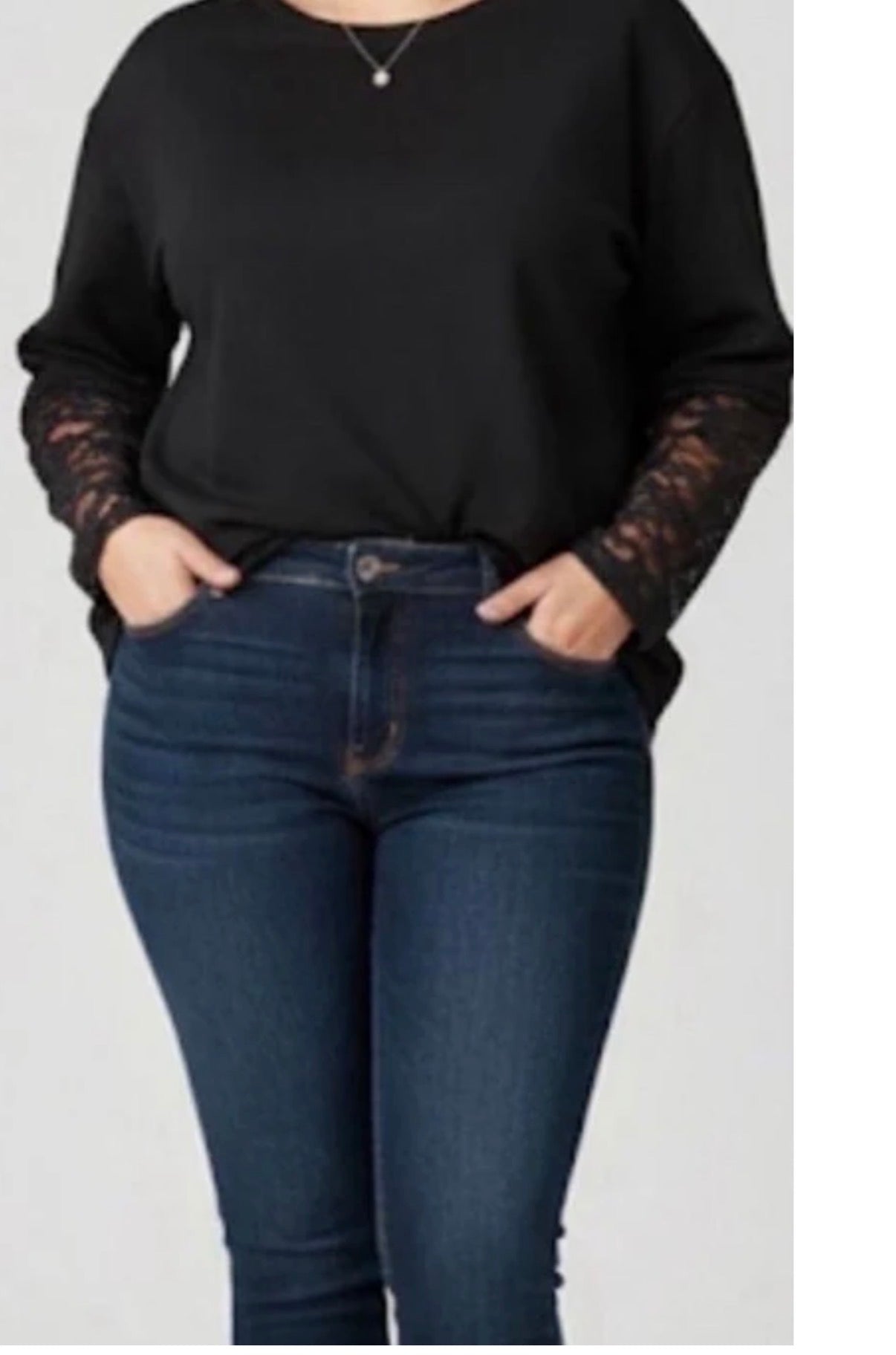 Élégant et raffiné, parfait pour une tenue chic ou un événement spécial
• Manches en dentelle délicate pour une touche féminine et sophistiquée
• correspond du 40 48
• Confortable et facile à porter