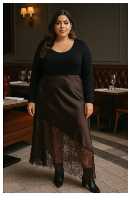 Jupe nuit d'éclats choco avec dentelle - Spéciale femmes pulpeuses
Sublimez vos courbes avec élégance grâce à cette jupe longue satinée au tombé fluide taille unique du XL/XXXL