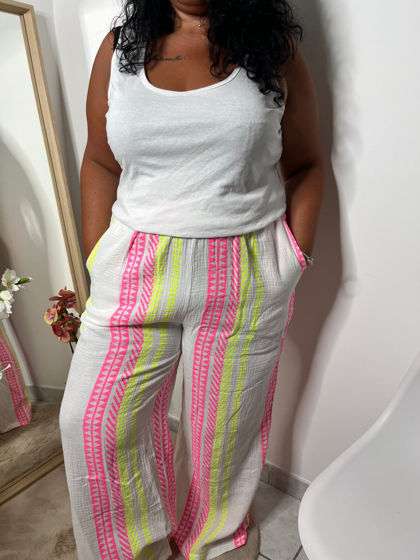 Pantalon fluide « Ibiza » imprimé fluo taille 38 ou 42 et XL aux 4 xl