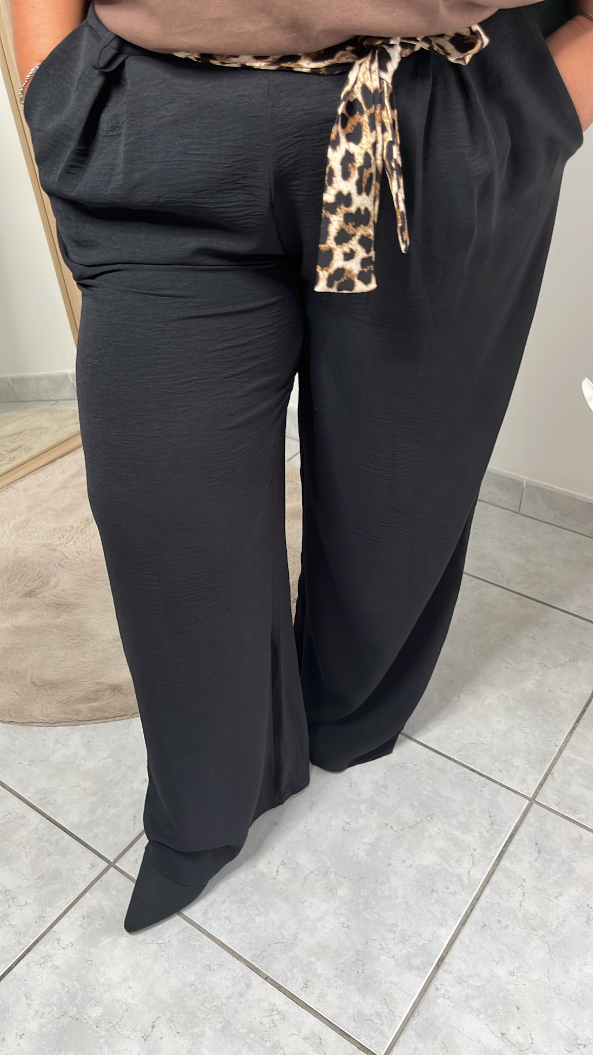 Nouvelle collection 🍁Pantalon chic fluide avec ceinture, foulard, léopard  taille uni qui convient du 42 au 48