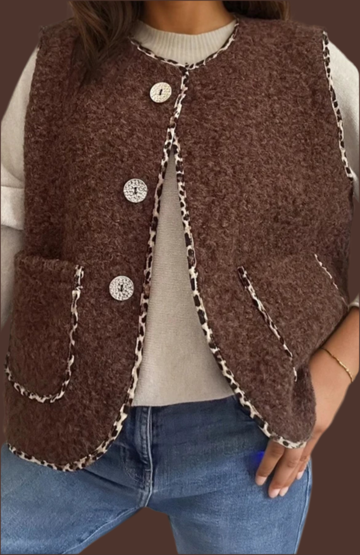 Nouvelle collection 🍁Veste sans manches effet laine lisse chinéeDisponible en marron, chocolat et noir
Taille unique correspond 36 au 44
Composition : 100 % polyester