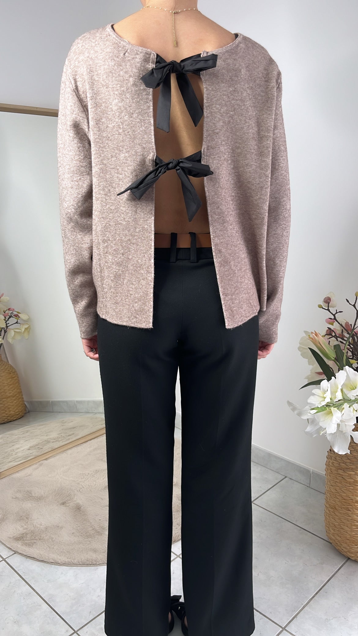 Nouveau Produit:

⸻

Nouvelle collection 🍁🖤 Pull nœud dans le dos

Disponible du 36 au 42
Composition : Viscose – Nylon – Polyest
