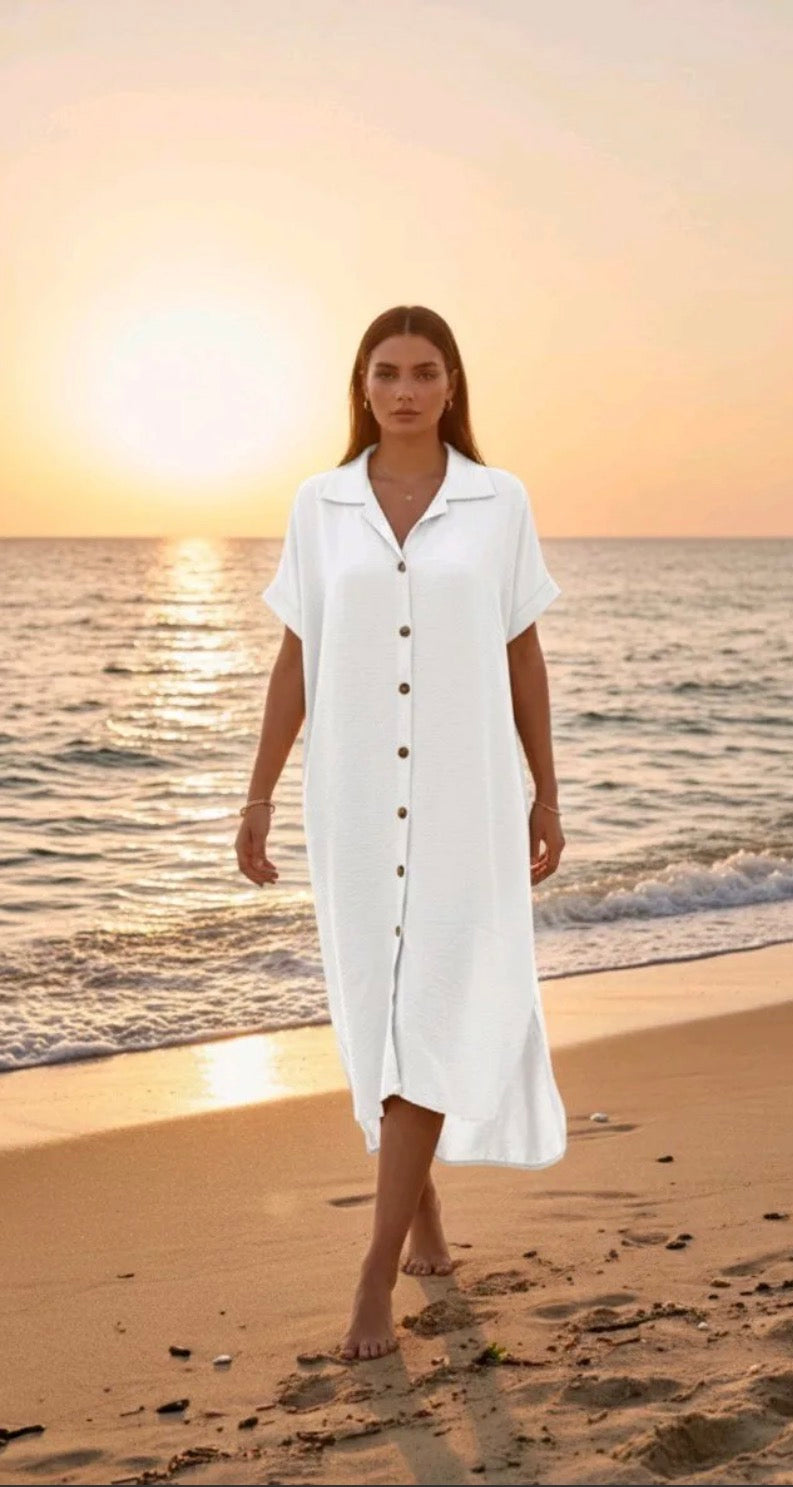 nouveautés, cette jolie robe chemise fluide éclat ,parfaite pour un look féminin et tendance au quotidien.
Sa coupe droite et légère Taille unique - convient du 36 au 46.