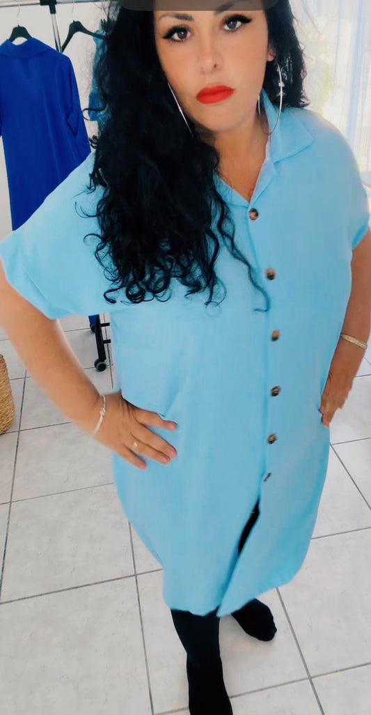 nouveautés, cette jolie robe chemise fluide éclat ,parfaite pour un look féminin et tendance au quotidien.
Sa coupe droite et légère Taille unique - convient du 36 au 46.