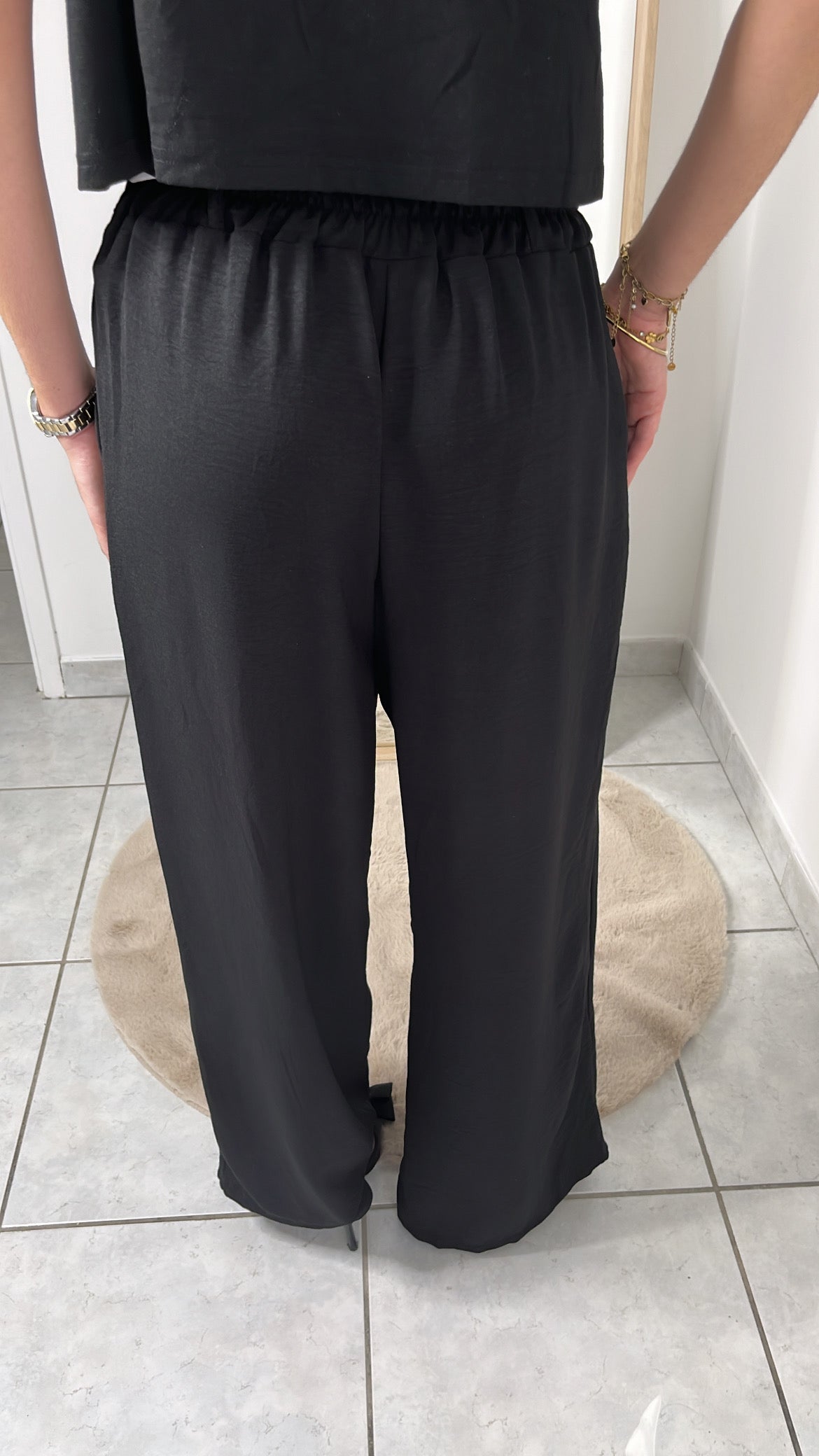 Nouvelle collection 🍁Pantalon fluide avec ceinture foulard zébrée
	•	Tailles : du 36 au 42