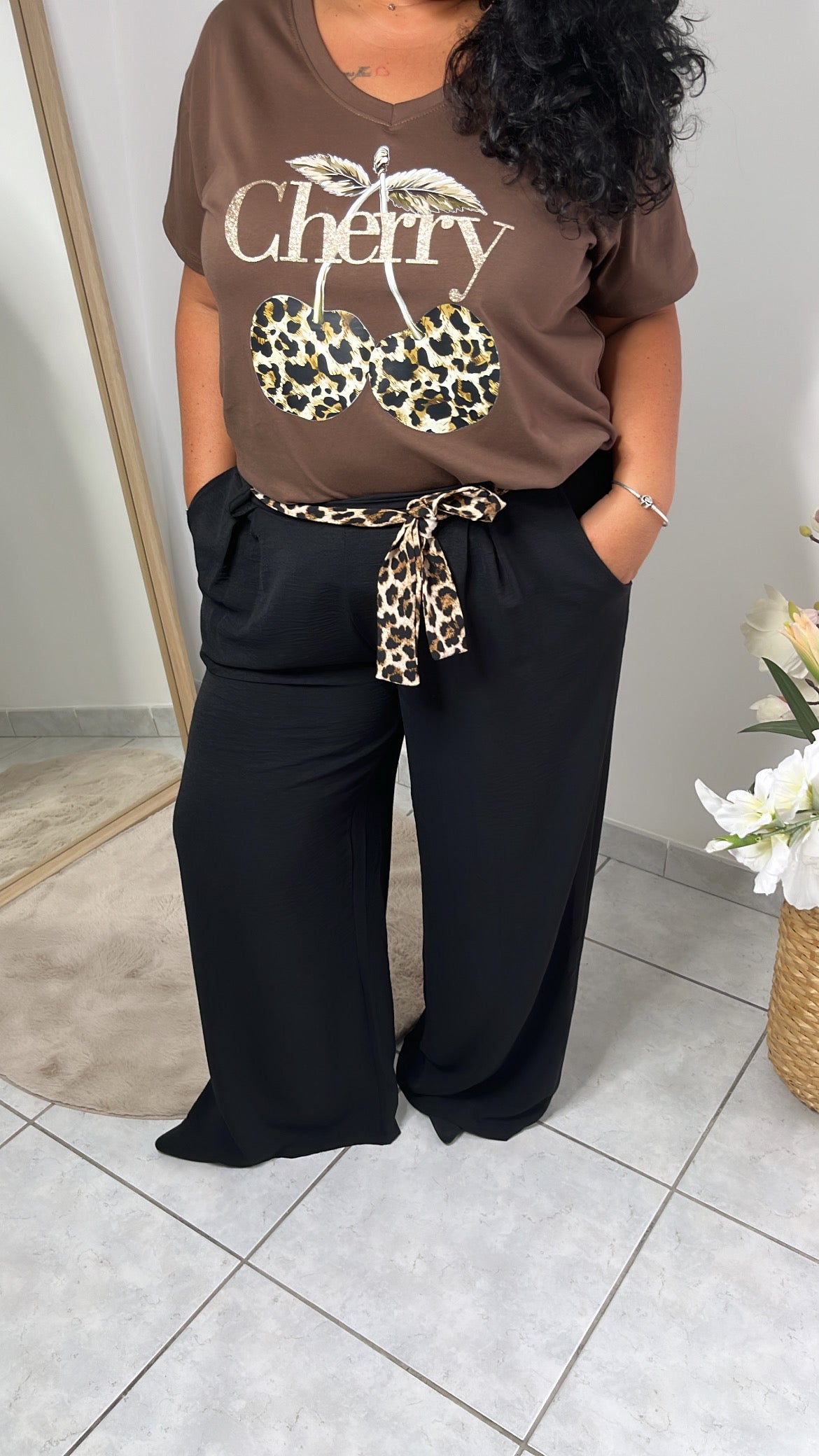 Nouvelle collection 🍁Pantalon chic fluide avec ceinture, foulard, léopard ￼ taille uni qui convient du 42 au 48